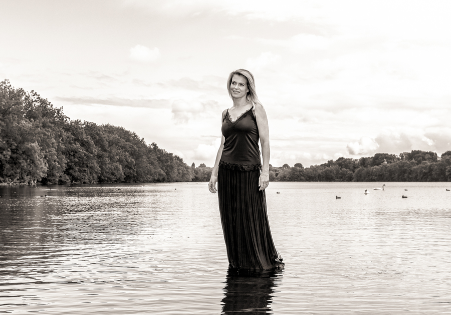 Karen Damen voor het project 'Walk on water'
